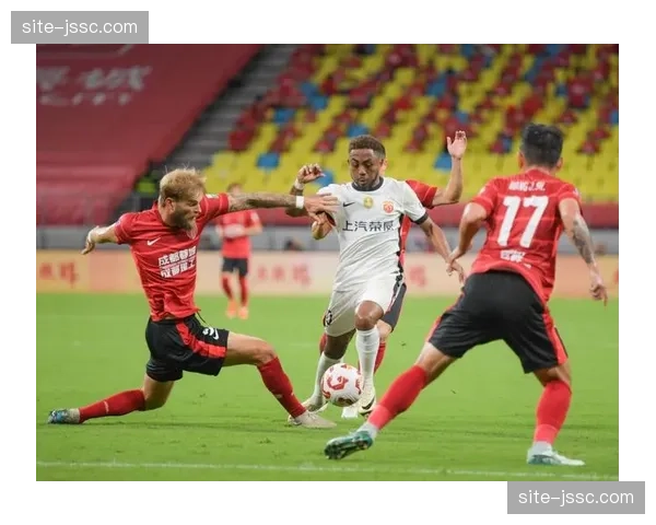 成都蓉城进攻端空间利用出色 前场配合默契度联赛领先 成都蓉城进攻端空间利用出色 前场配合默契度联赛领先